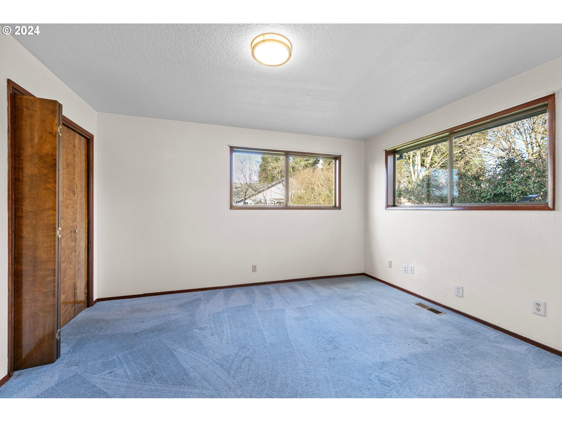 4091 Bell Avenue Eugene, OR 97402 - Photo 15 of 29 a view of an empty room with wooden floor and a window