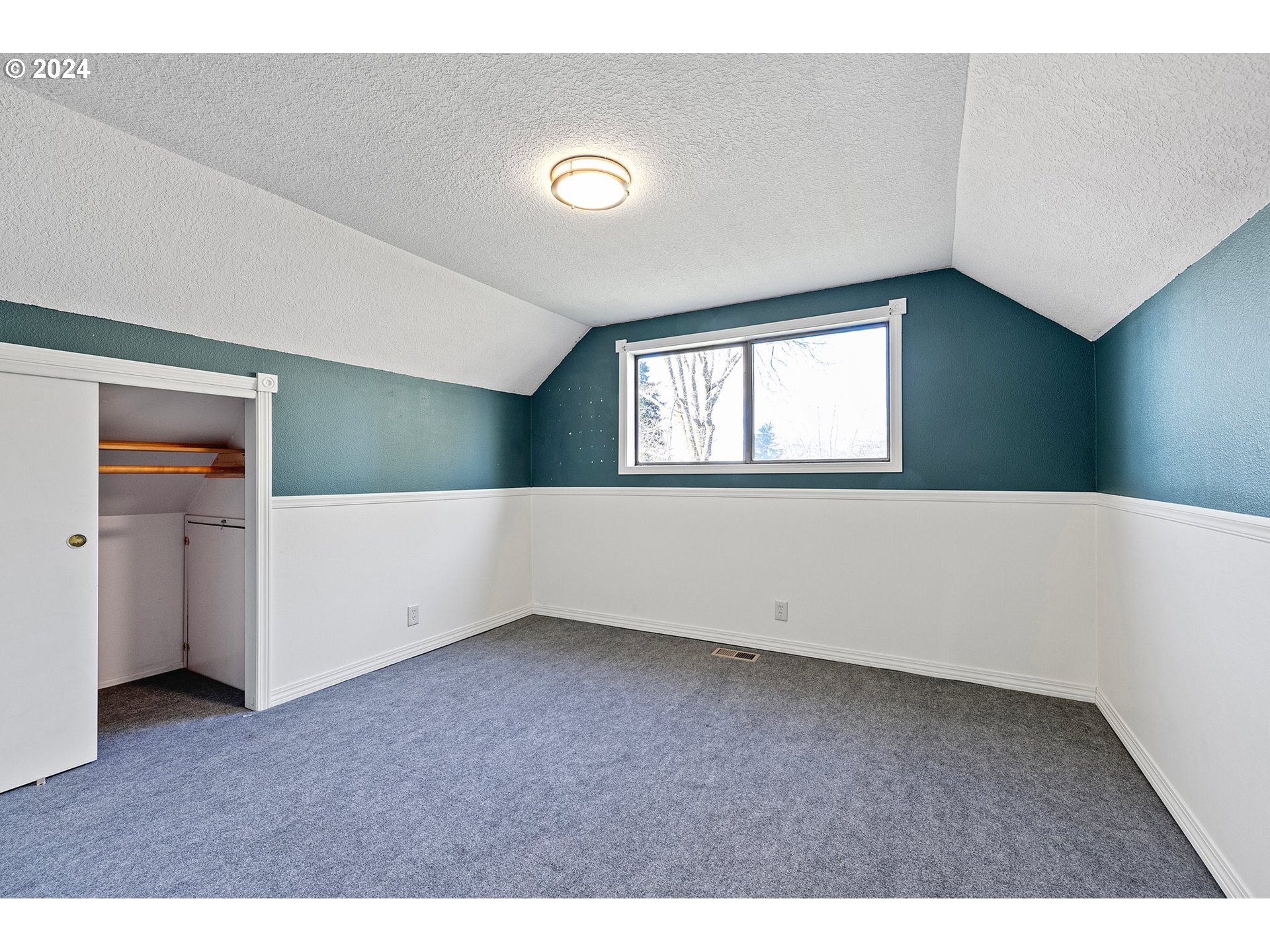 4091 Bell Avenue Eugene, OR 97402 - Photo 17 of 29 a view of an empty room with window