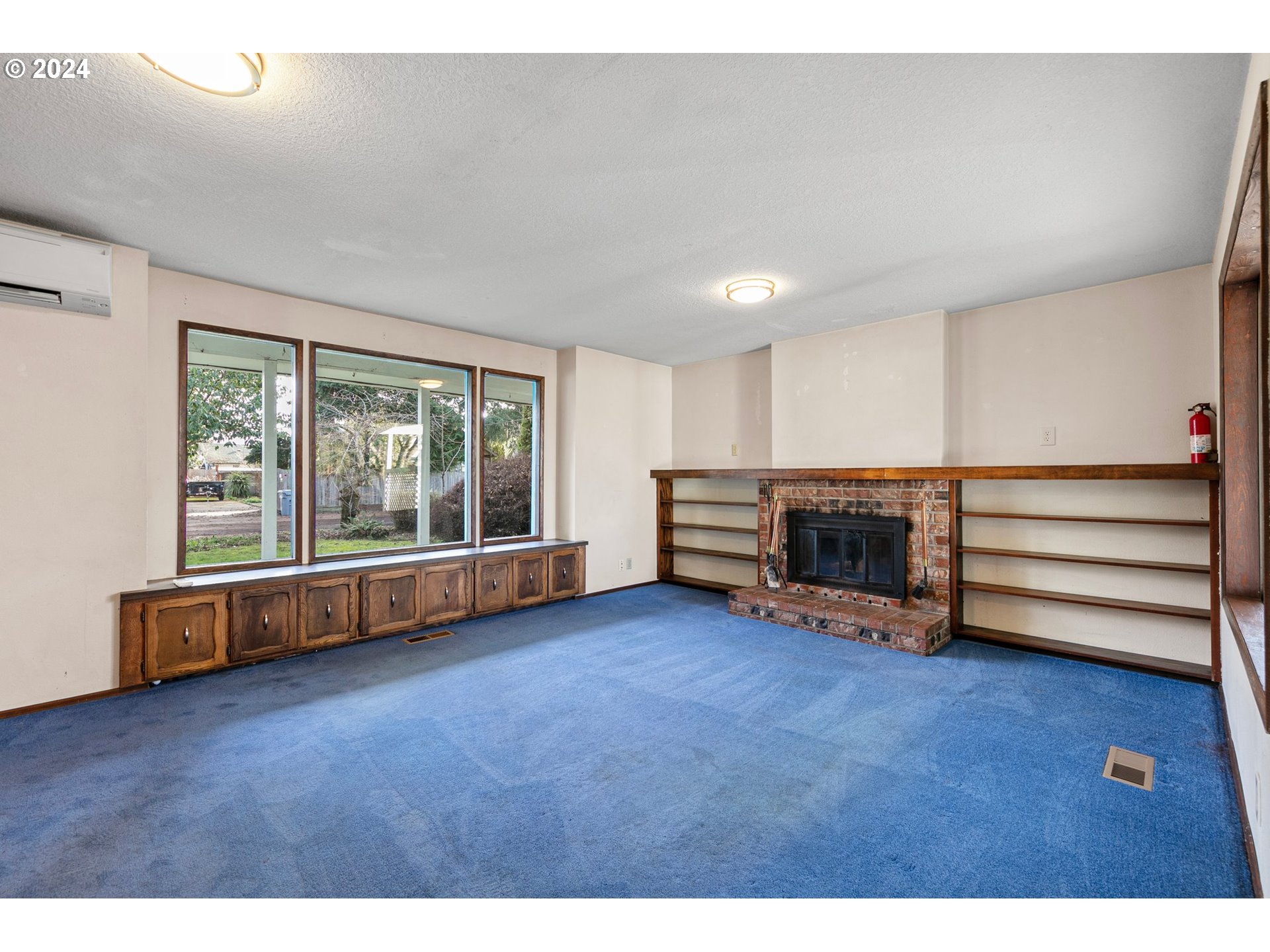 4091 Bell Avenue Eugene, OR 97402 - Photo 2 of 29 a view of room with wooden floor and cabinet