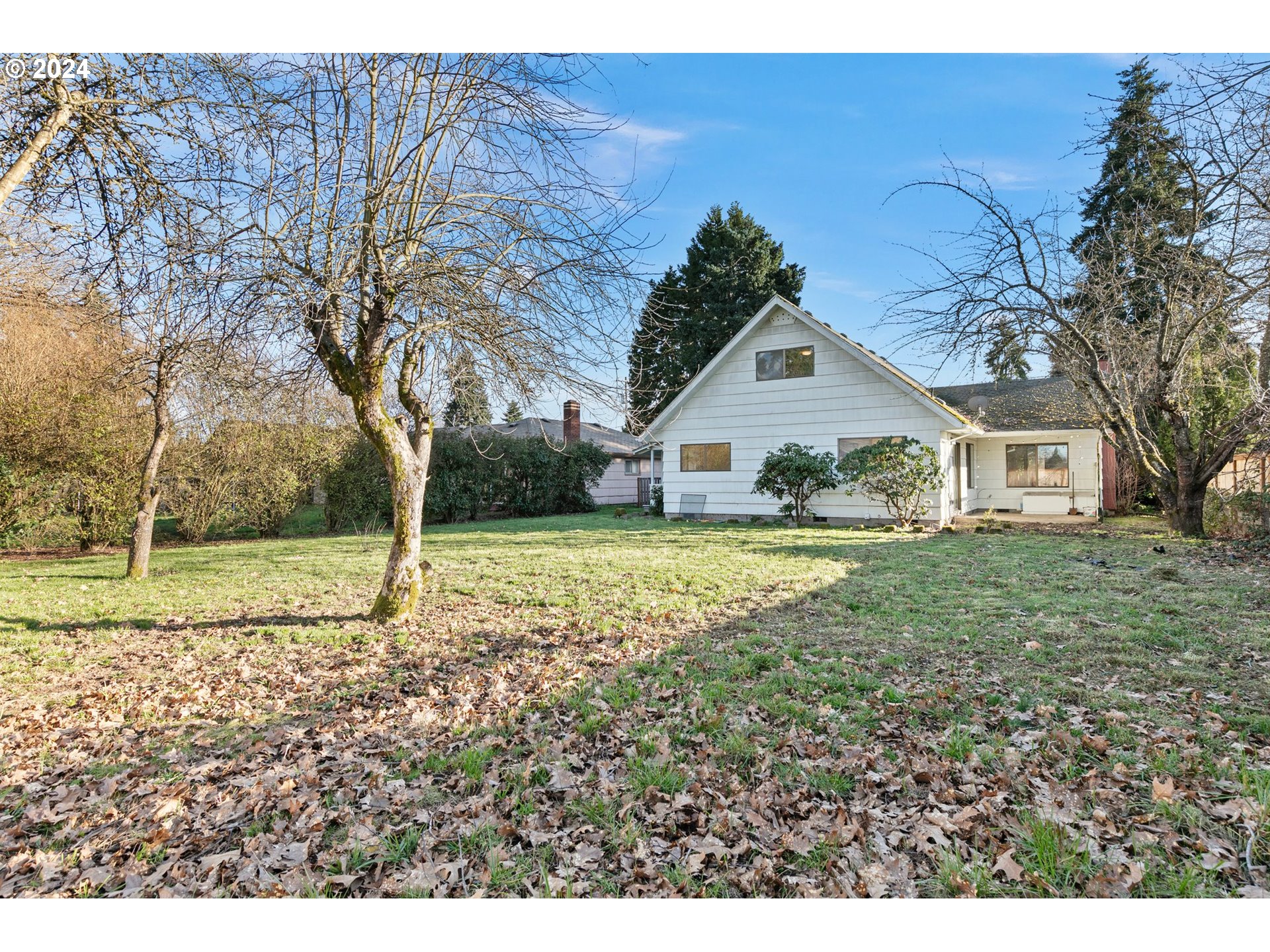 4091 Bell Avenue Eugene, OR 97402 - Photo 28 of 29 a front view of house with yard and green space