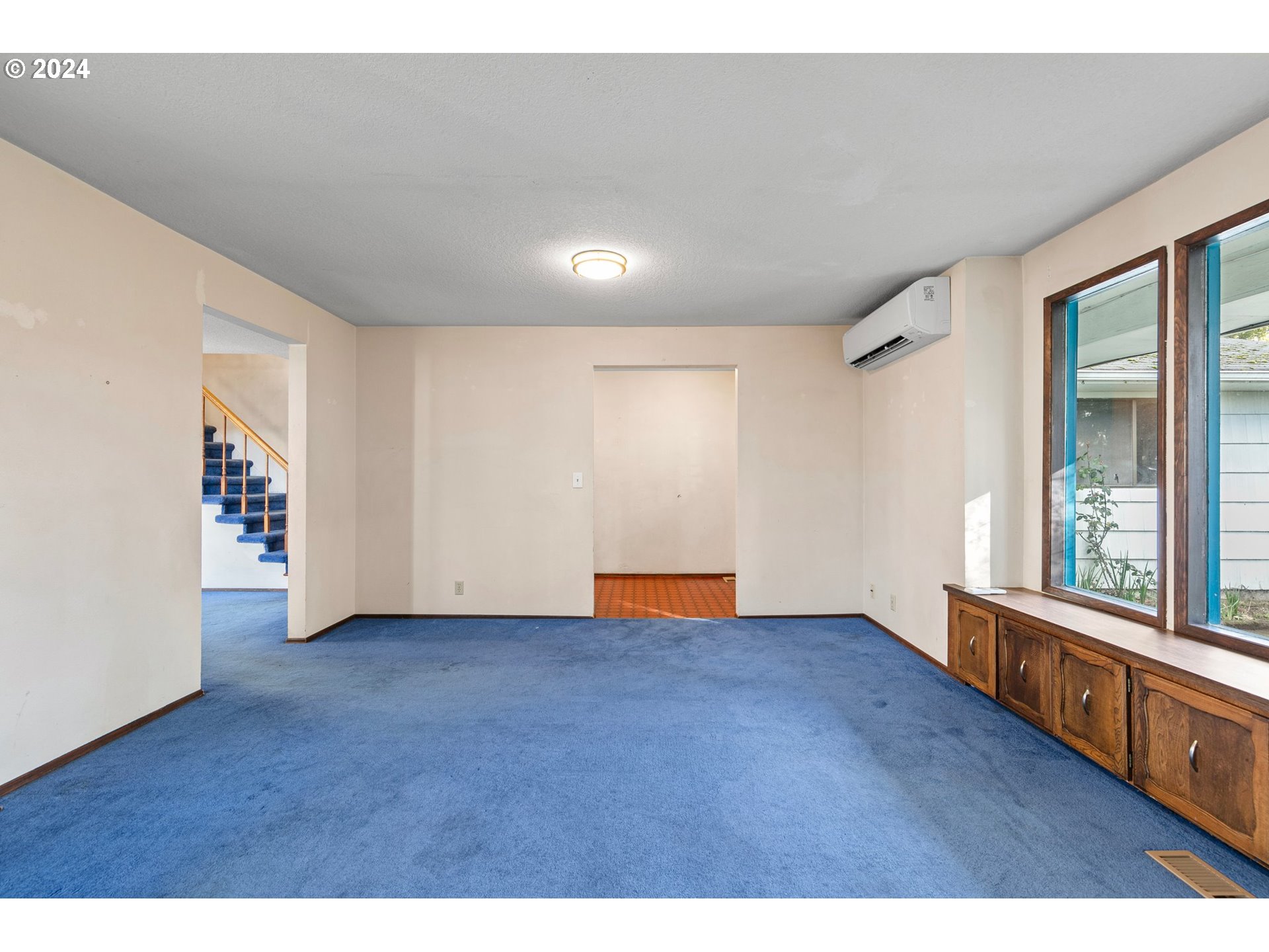 4091 Bell Avenue Eugene, OR 97402 - Photo 3 of 29 a view of an empty room with a window