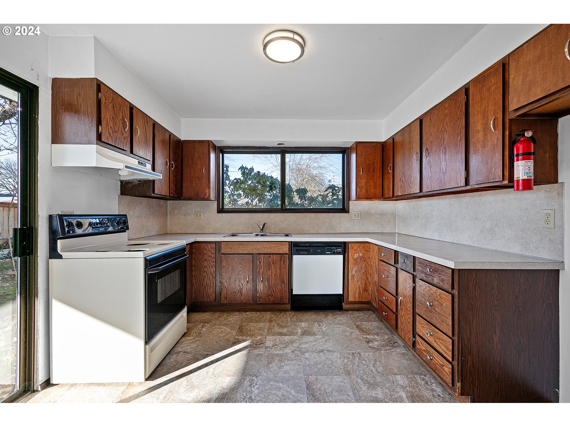 4091 Bell Avenue Eugene, OR 97402 - Photo 6 of 29 a kitchen with stainless steel appliances granite countertop a stove a sink and a microwave