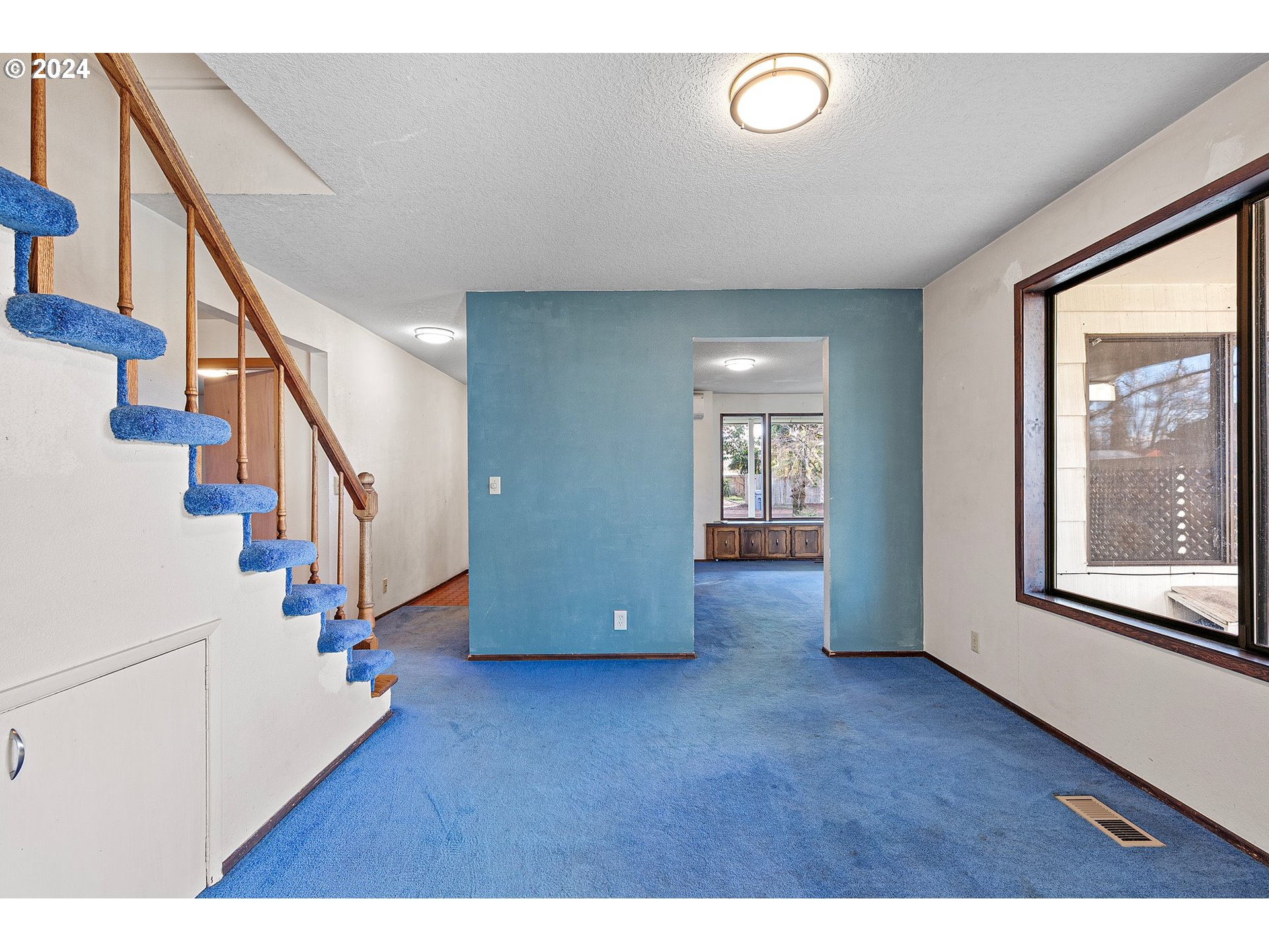 4091 Bell Avenue Eugene, OR 97402 - Photo 9 of 29 a view of an entryway with wooden floor