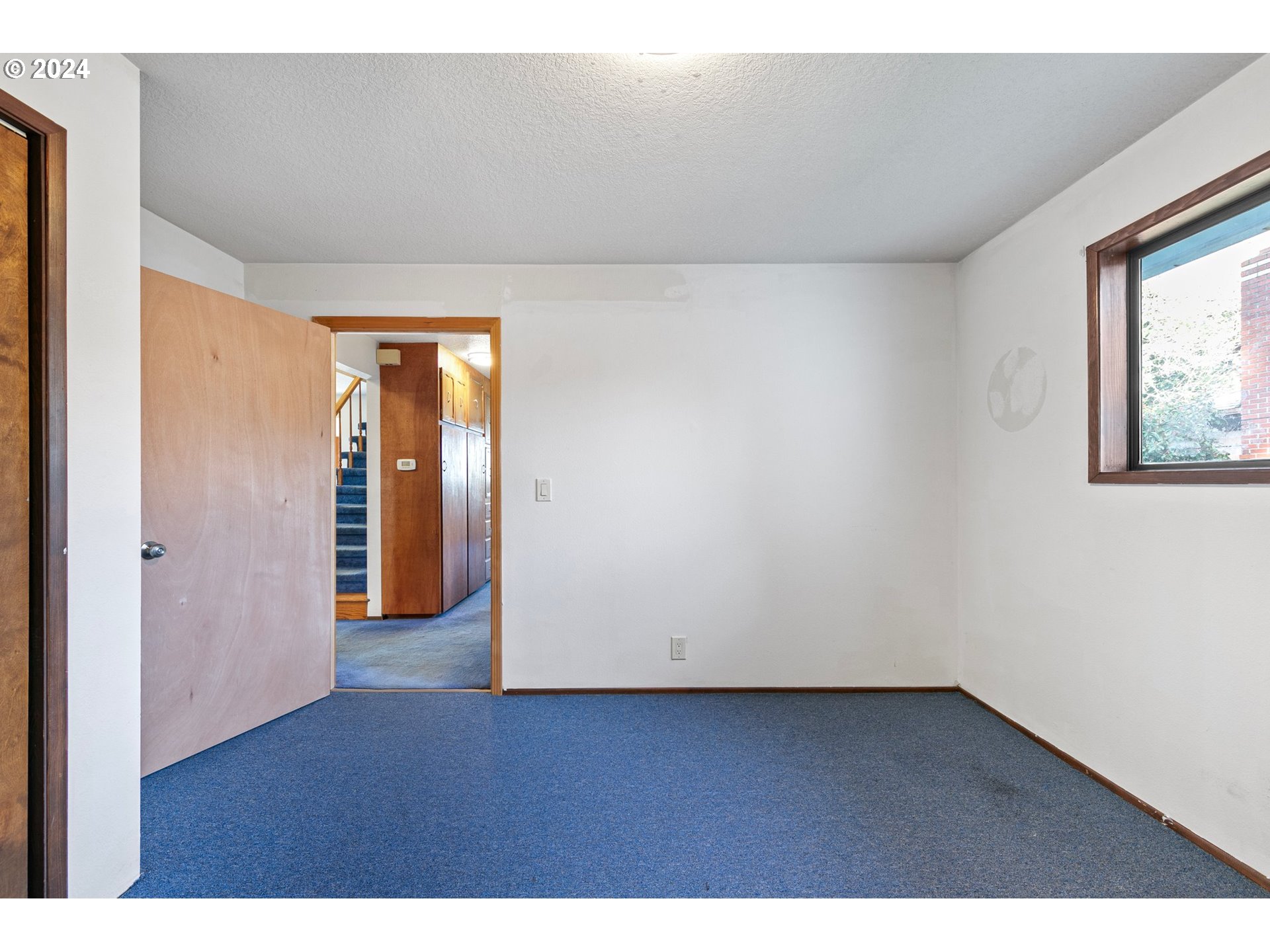 4091 Bell Avenue Eugene, OR 97402 - Photo 10 of 29 a view of an empty room with closet and a window