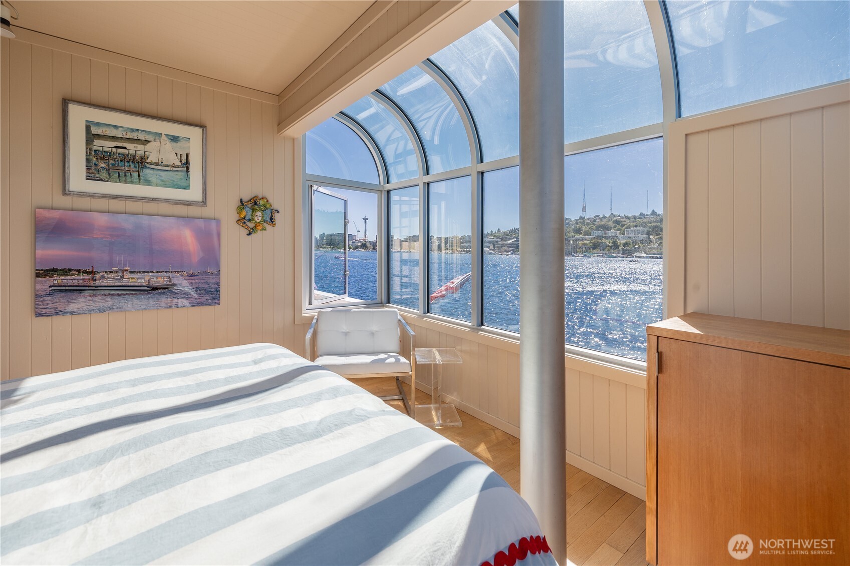 2017 Fairview Avenue East, Unit I Seattle, WA 98102 - Photo 20 of 34 a bedroom with a large bed and a window