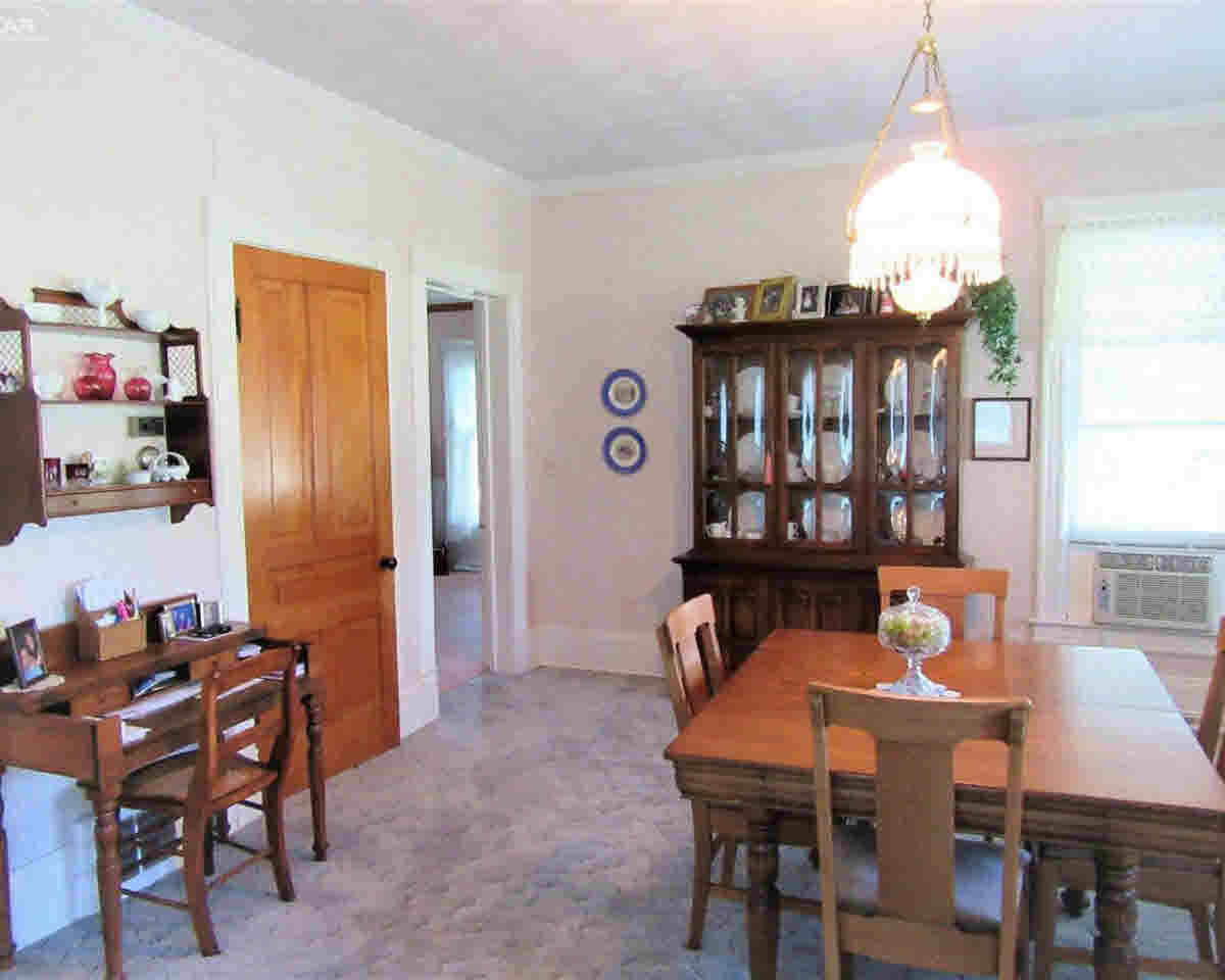 10155 Beecher Road Flushing, MI 48433 - Photo 11 of 33 21370437-10.JPG