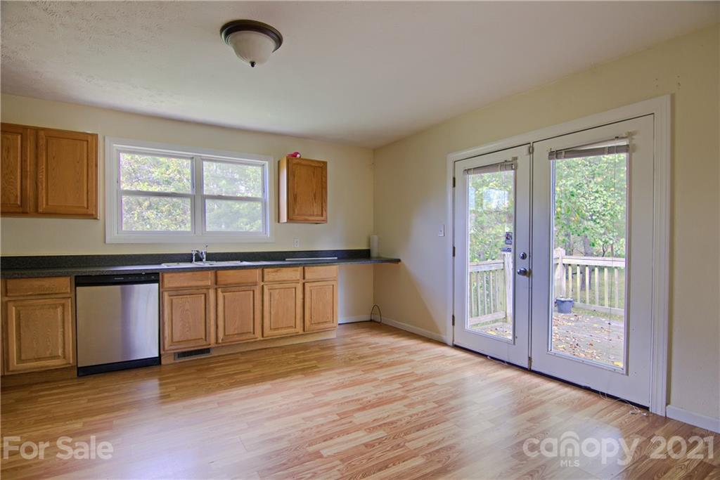88 Church Road Fairview, NC 28730 - Photo 5 of 19 Gallery Image 5