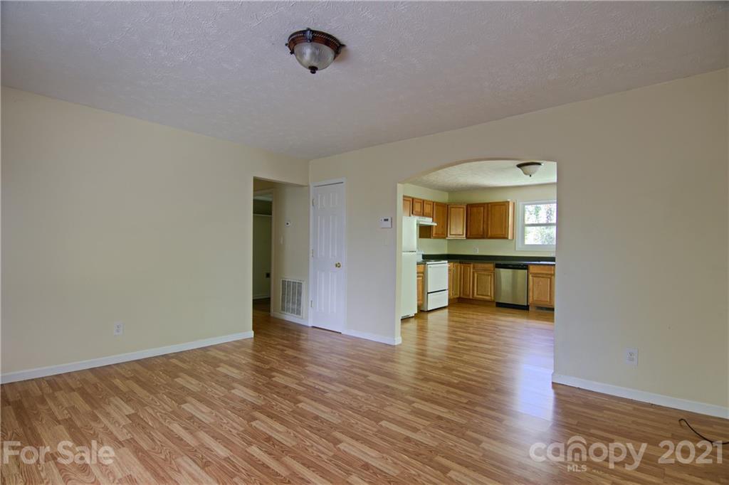 88 Church Road Fairview, NC 28730 - Photo 8 of 19 Gallery Image 8