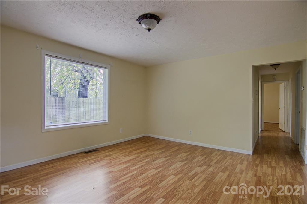 88 Church Road Fairview, NC 28730 - Photo 10 of 19 Gallery Image 10