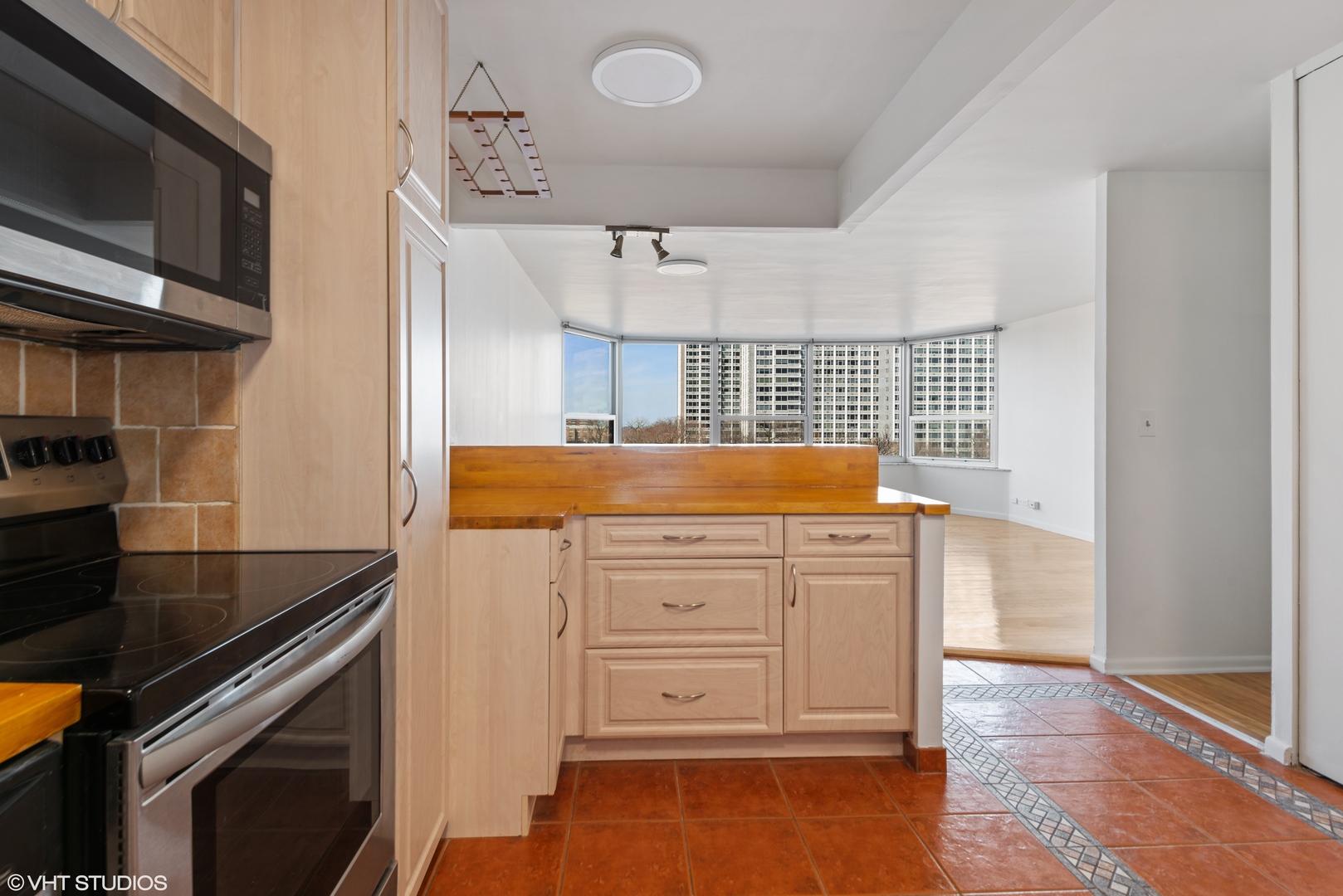 720 West Gordon Terrace, Unit 7D Chicago, IL 60613 - Photo 6 of 15
