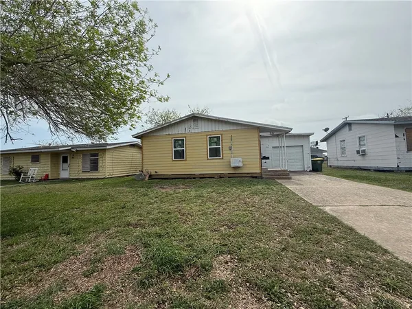 $1,600 | 921 Oak Street, Taft, TX 78390