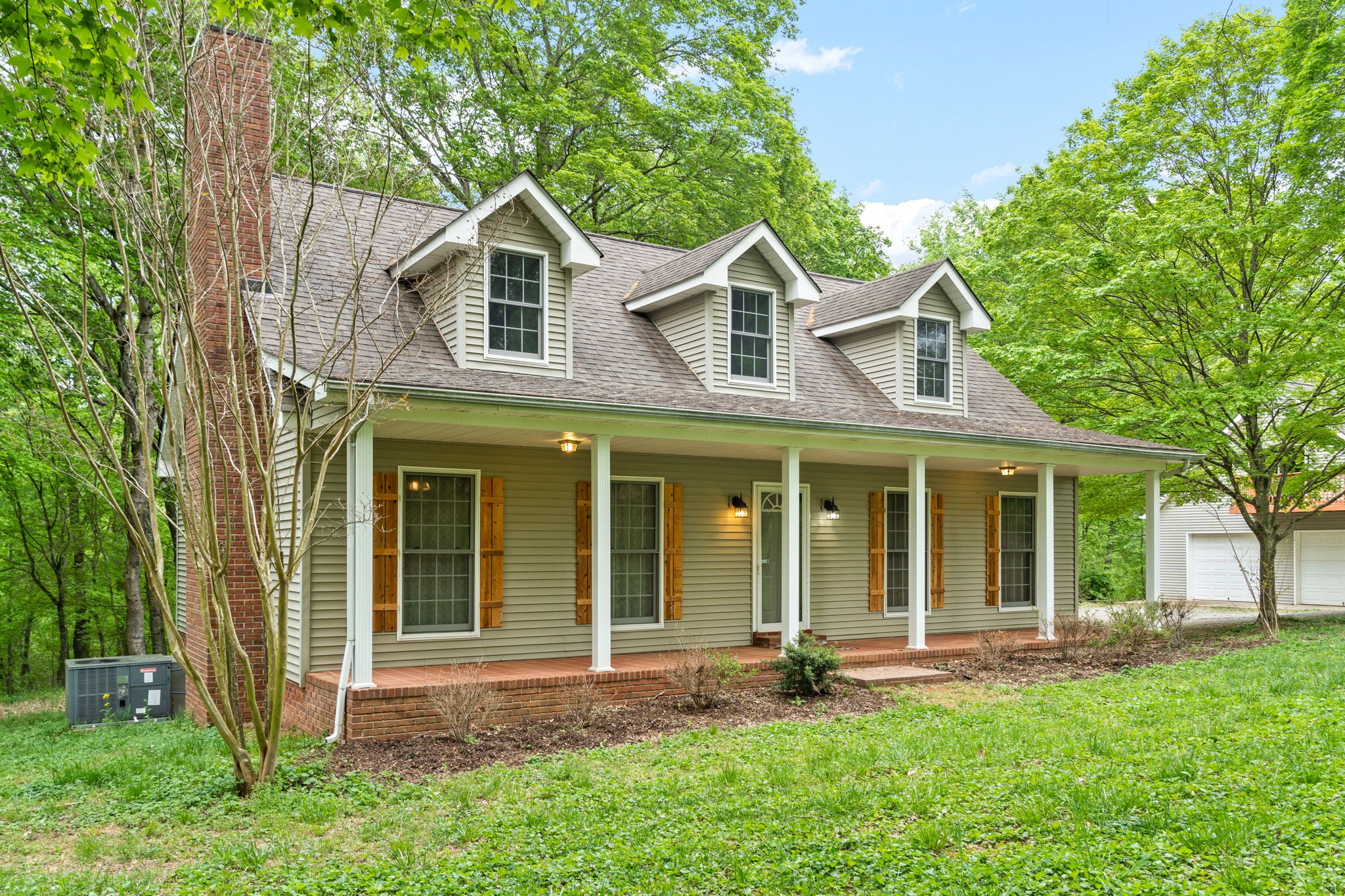 1925 7 Mile Ferry Road Clarksville, TN 37040 - Photo 2 of 57 front view of a house with a yard