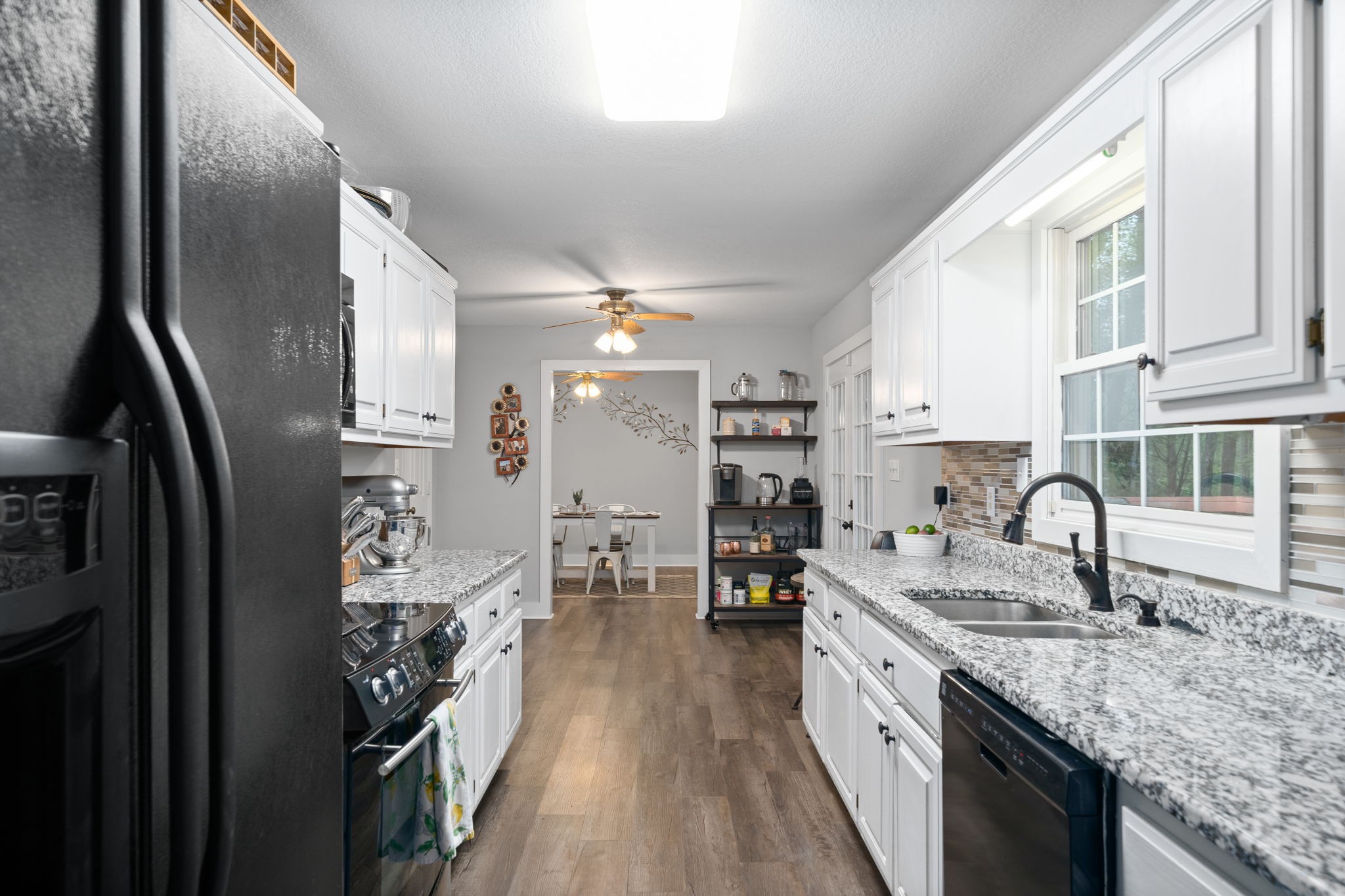 1925 7 Mile Ferry Road Clarksville, TN 37040 - Photo 23 of 57 a large kitchen with granite countertop a large counter top appliances and cabinets