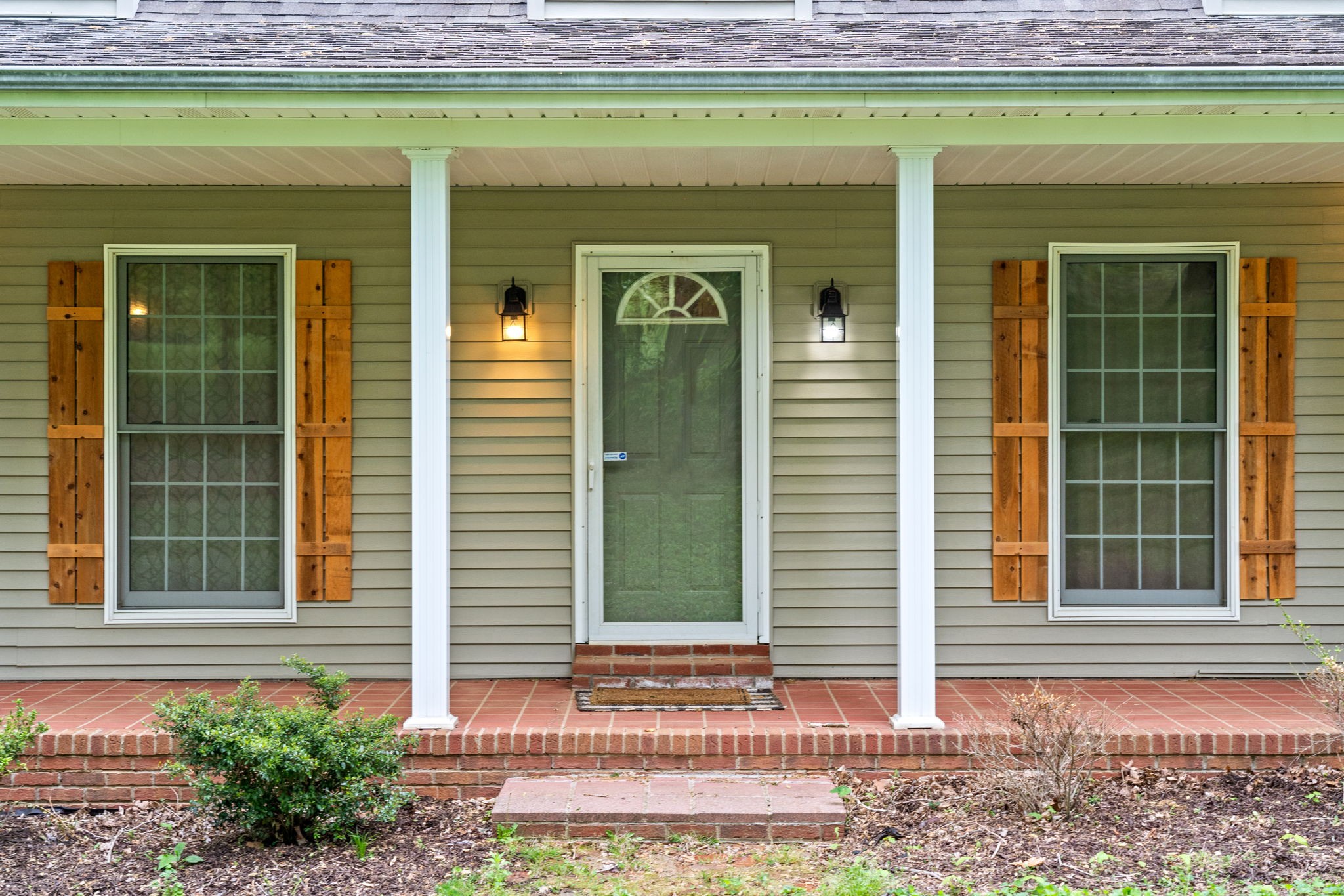 1925 7 Mile Ferry Road Clarksville, TN 37040 - Photo 4 of 57 a front view of a house with a yard