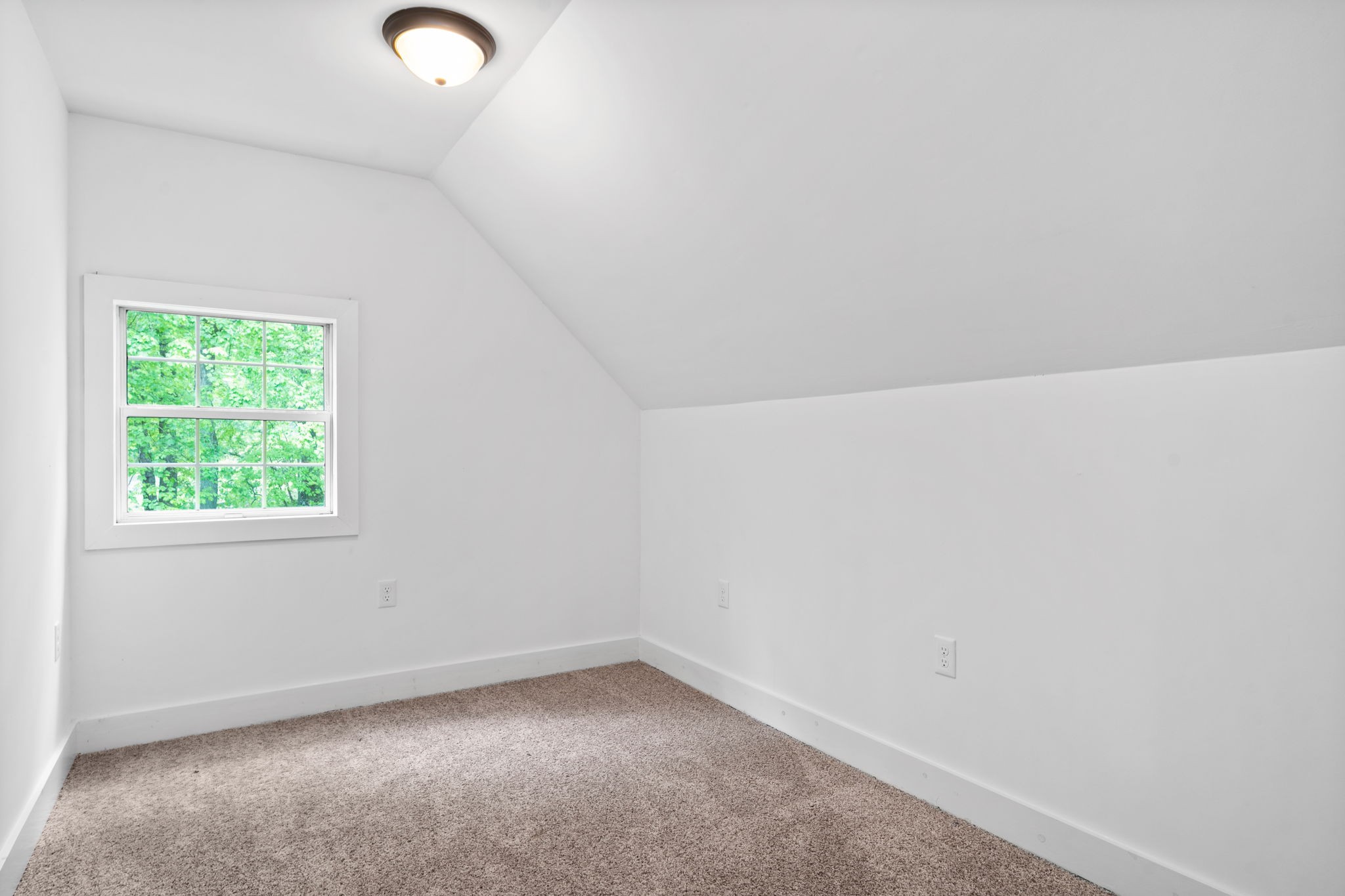 1925 7 Mile Ferry Road Clarksville, TN 37040 - Photo 44 of 57 an empty room with a window