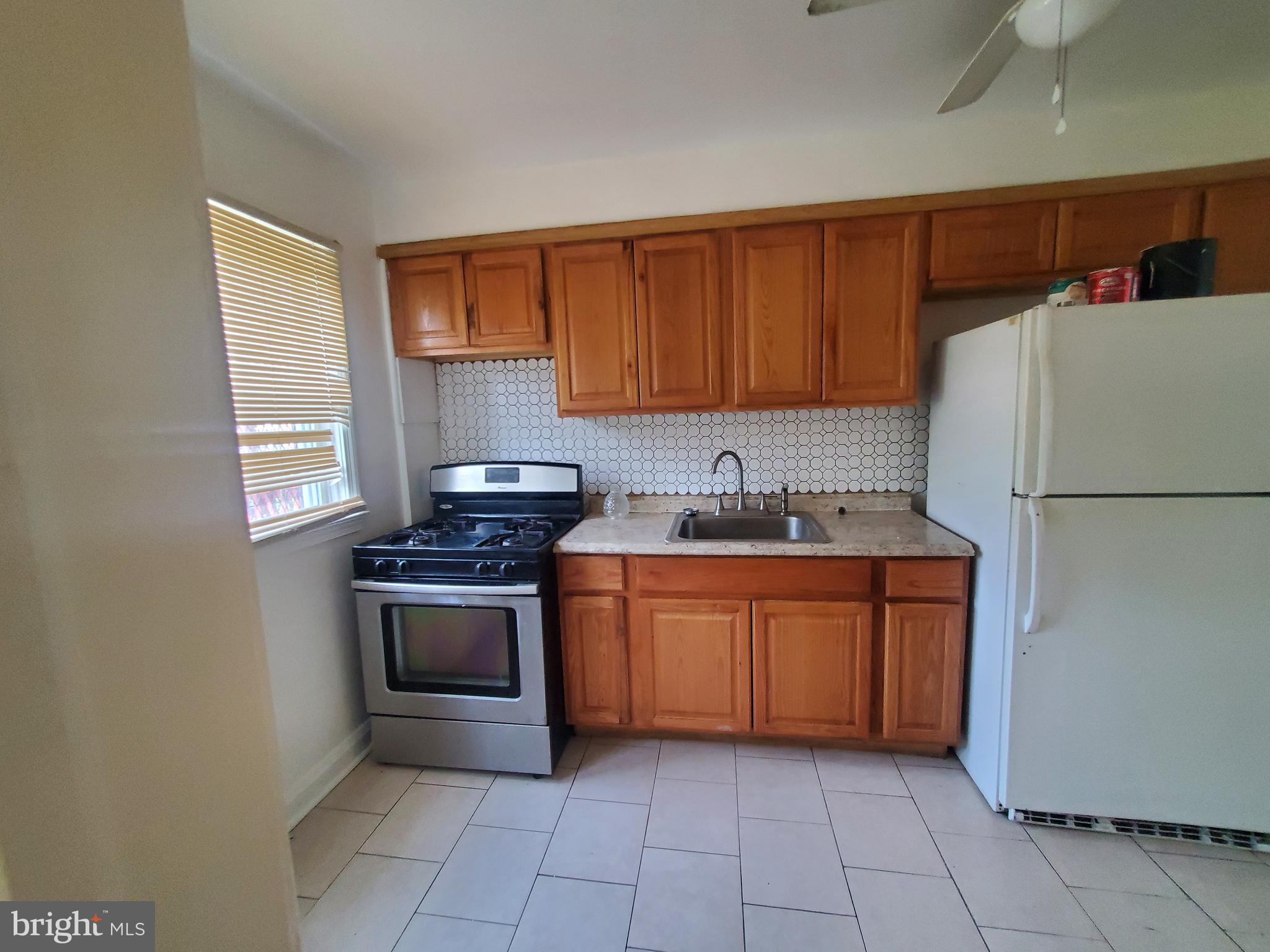 806 Wildwood Parkway Baltimore, MD 21229 - Photo 5 of 15