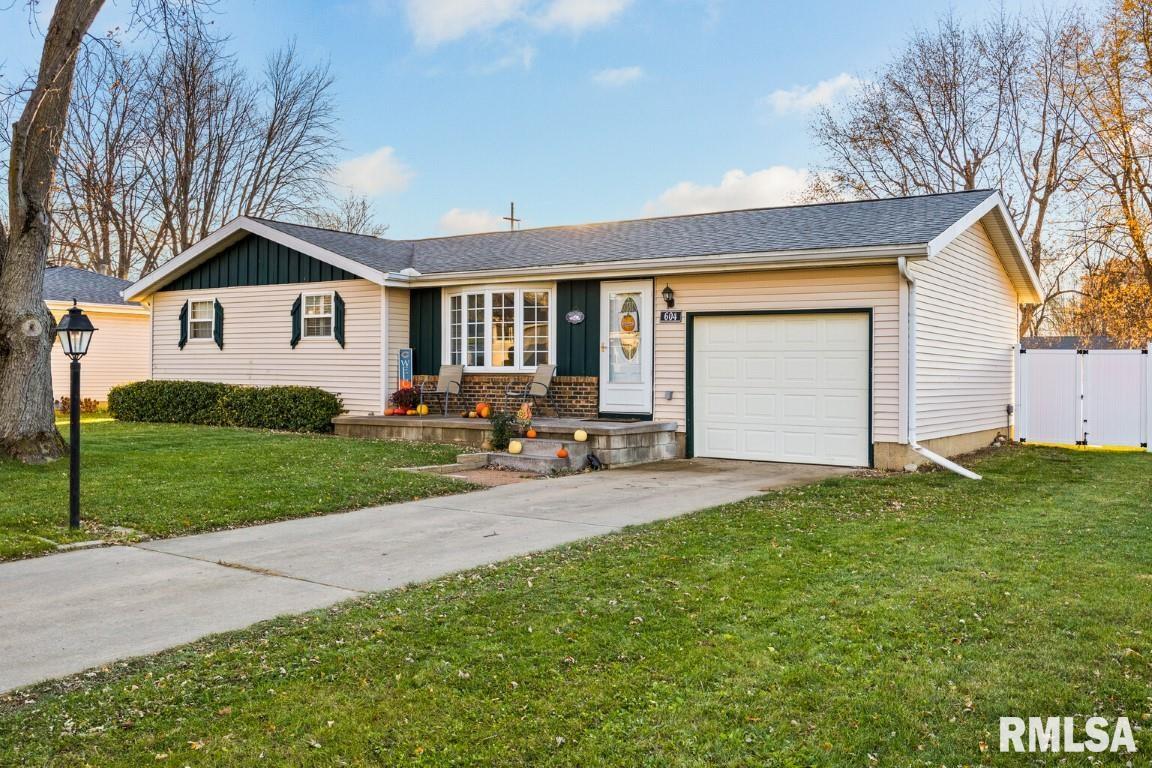 604 Cardinal Drive Washington, IL 61571 - Photo 3 of 27 Gallery Image 3