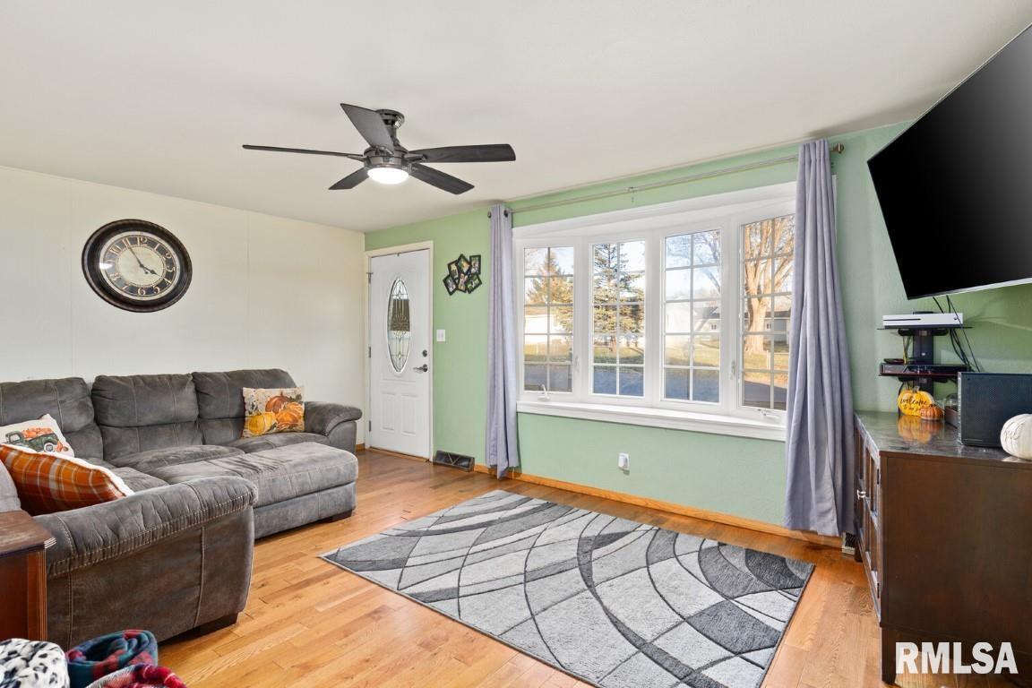 604 Cardinal Drive Washington, IL 61571 - Photo 6 of 27 Gallery Image 6