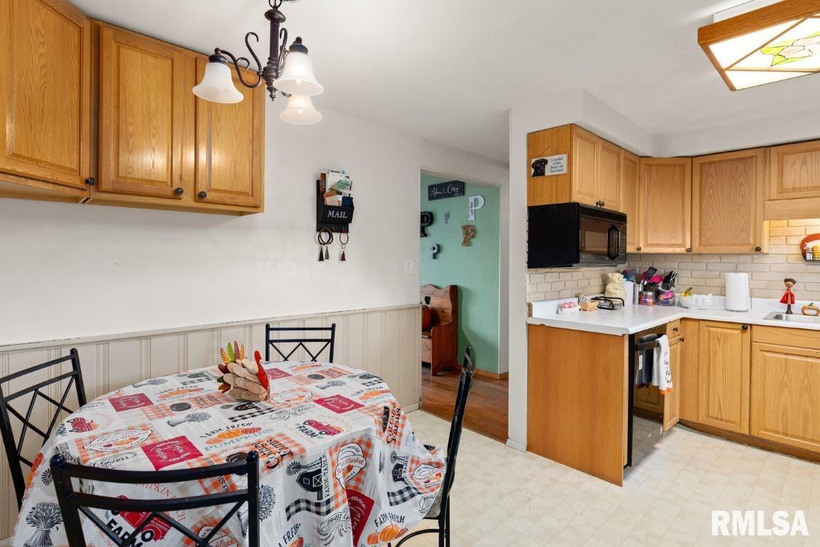 604 Cardinal Drive Washington, IL 61571 - Photo 8 of 27 Gallery Image 8