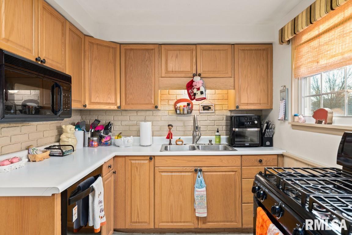 604 Cardinal Drive Washington, IL 61571 - Photo 9 of 27 Gallery Image 9