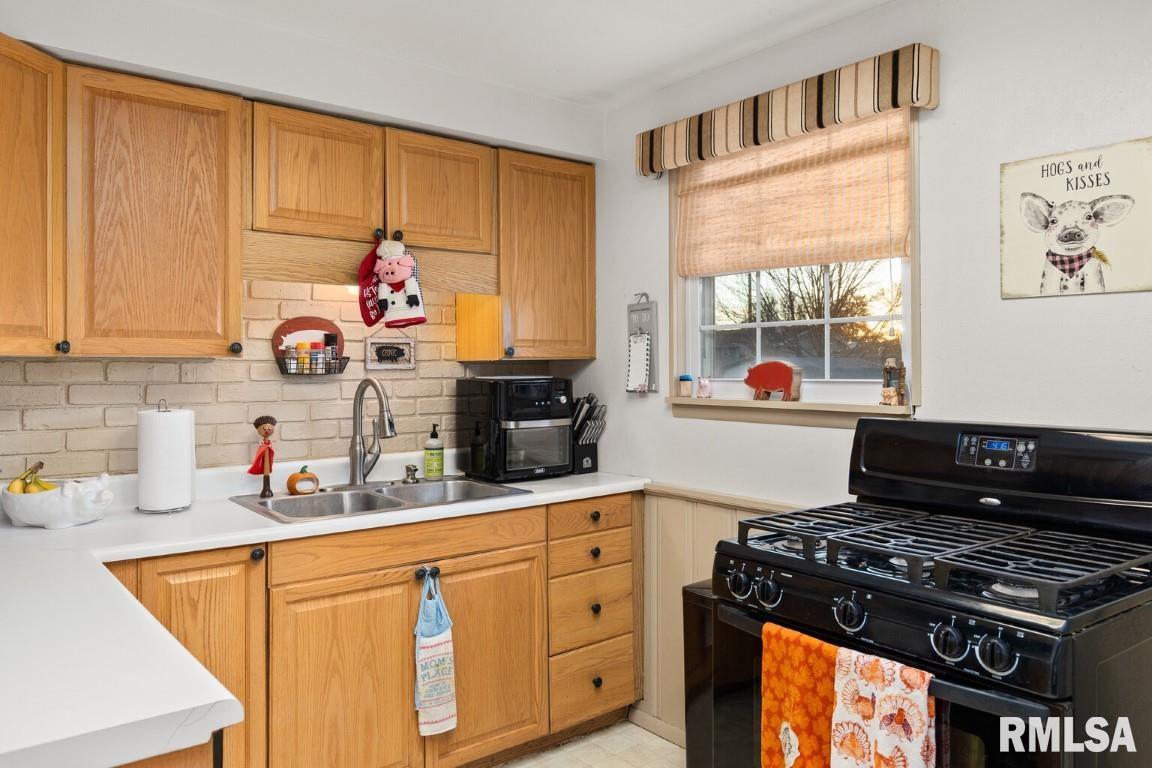 604 Cardinal Drive Washington, IL 61571 - Photo 10 of 27 Gallery Image 10