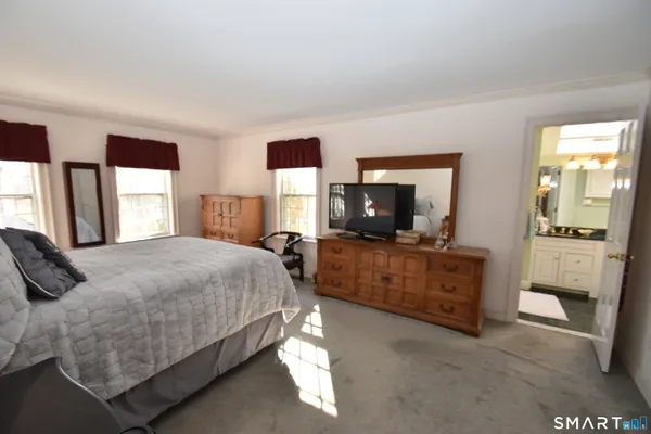 $689,000 | 253 Hurlburt Street, Glastonbury, CT 06033