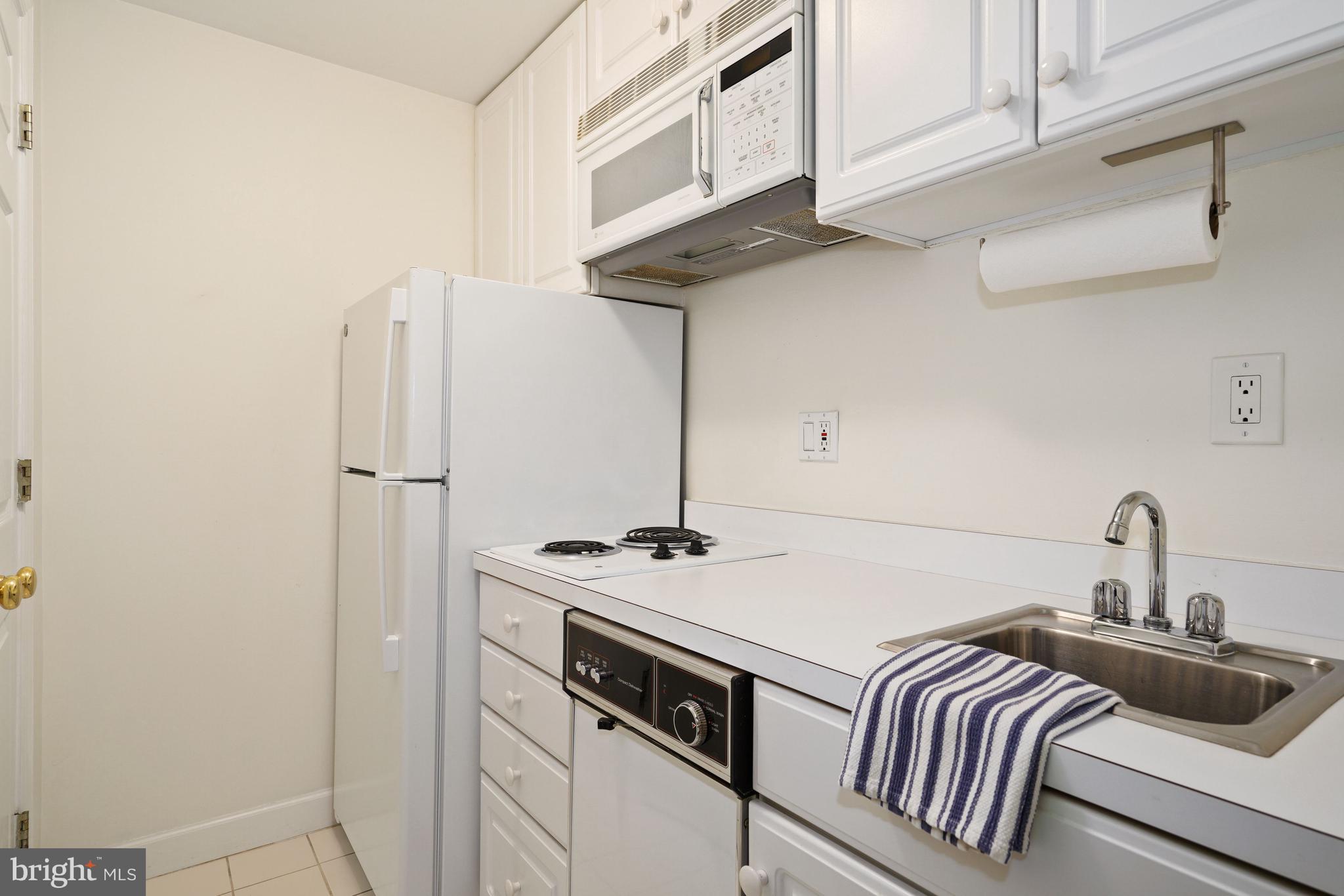 3644 Reservoir Road Northwest Washington, DC 20007 - Photo 24 of 28 Kitchenette