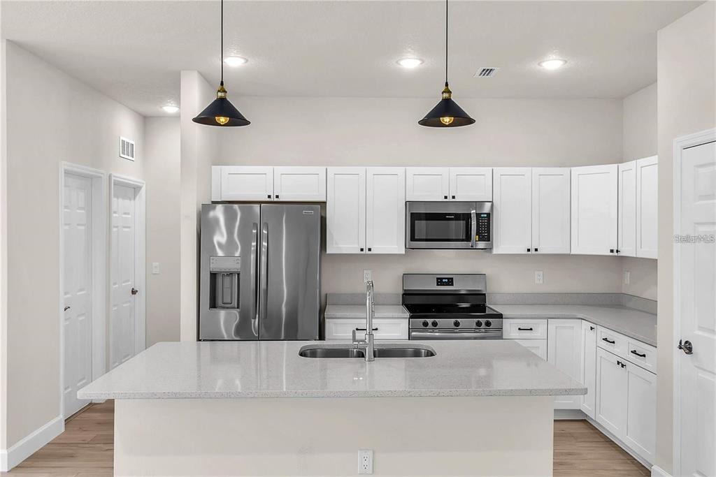 15062 Southwest 63rd Court Road Ocala, FL 34473 - Photo 7 of 37
