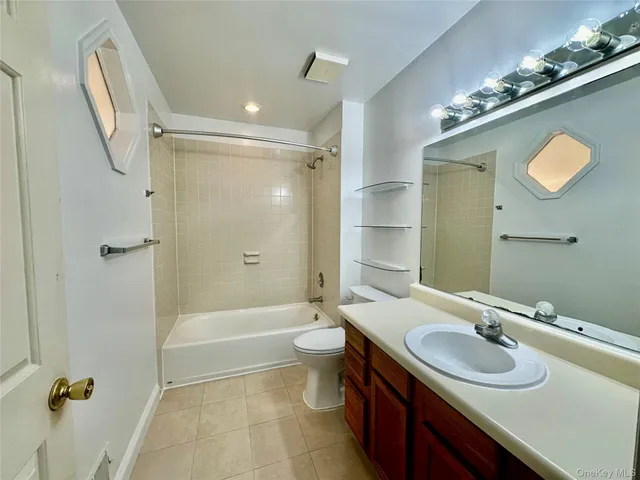 $3,200 | 66 Creekside Circle, Spring Valley, NY 10977