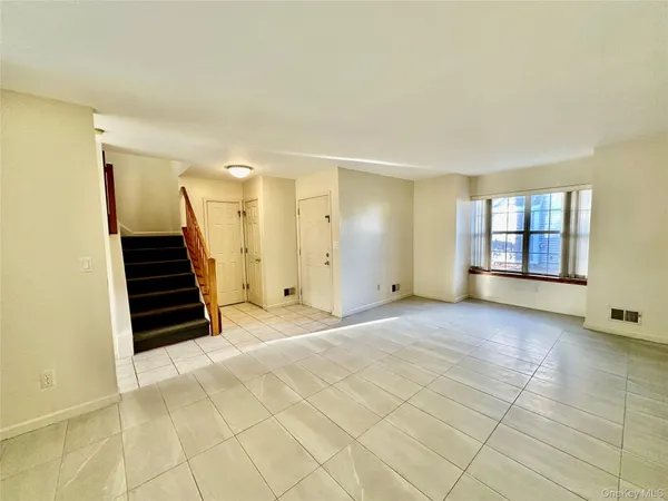 $3,200 | 66 Creekside Circle, Spring Valley, NY 10977