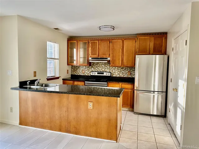 $3,200 | 66 Creekside Circle, Spring Valley, NY 10977