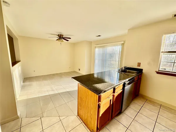 $3,200 | 66 Creekside Circle, Spring Valley, NY 10977