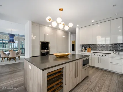 $3,434,000 | 403 North Wabash Avenue, Unit 15A, Chicago, IL 60611