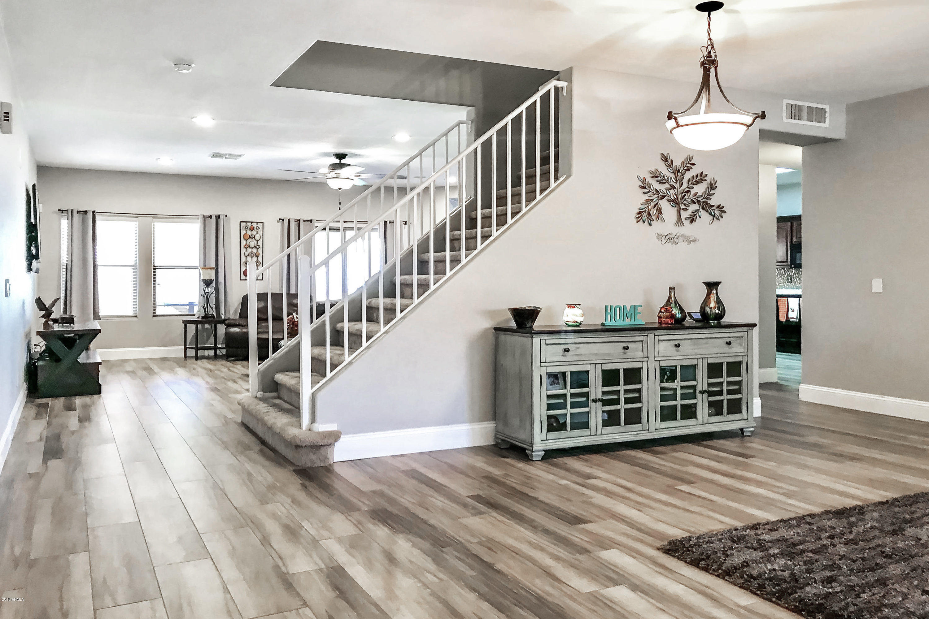 4044 E Ro-003-32-Entry-MLS_Size