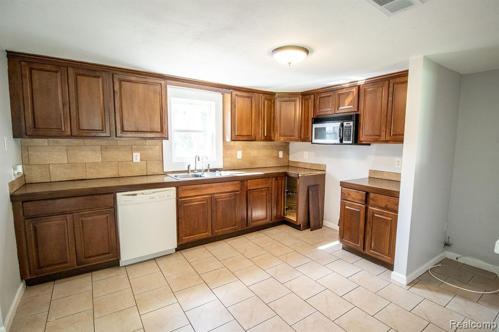 7348 Rory Street Grand Blanc, MI 48439 - Photo 10 of 44 Gallery Image 10