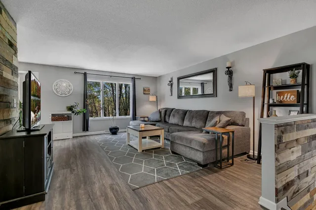 $325,000 | 920 5th Avenue East, Sartell, MN 56377