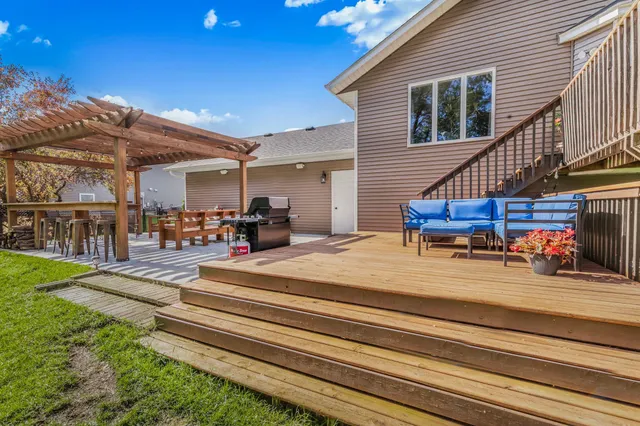 $325,000 | 920 5th Avenue East, Sartell, MN 56377