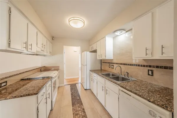 $2,100 | 3812 Indian Wells Drive, Arlington, TX 76017