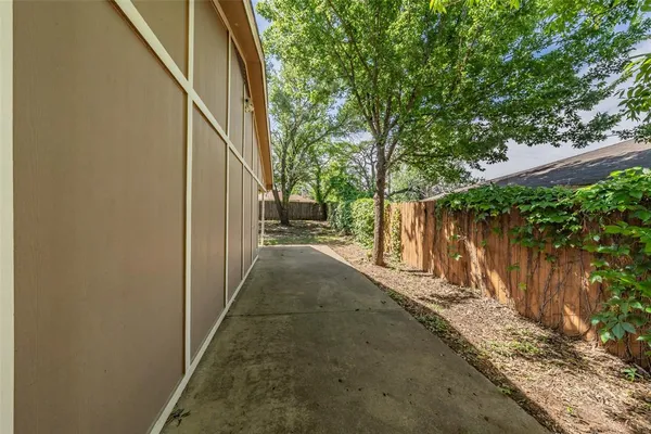 $2,100 | 3812 Indian Wells Drive, Arlington, TX 76017