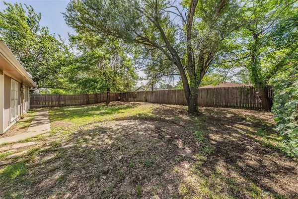 $2,100 | 3812 Indian Wells Drive, Arlington, TX 76017