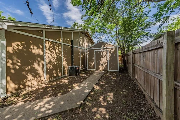 $2,100 | 3812 Indian Wells Drive, Arlington, TX 76017
