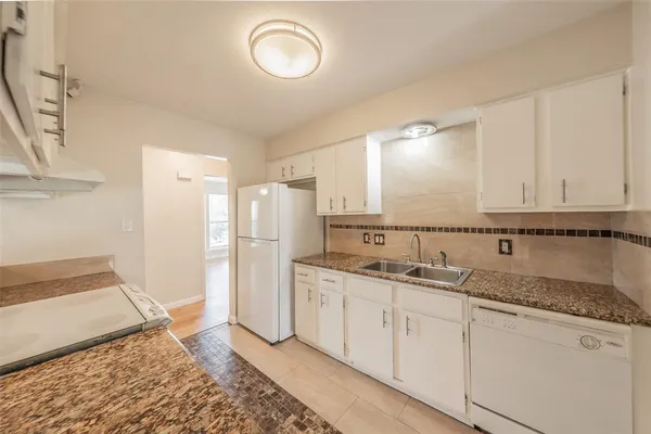 $2,100 | 3812 Indian Wells Drive, Arlington, TX 76017