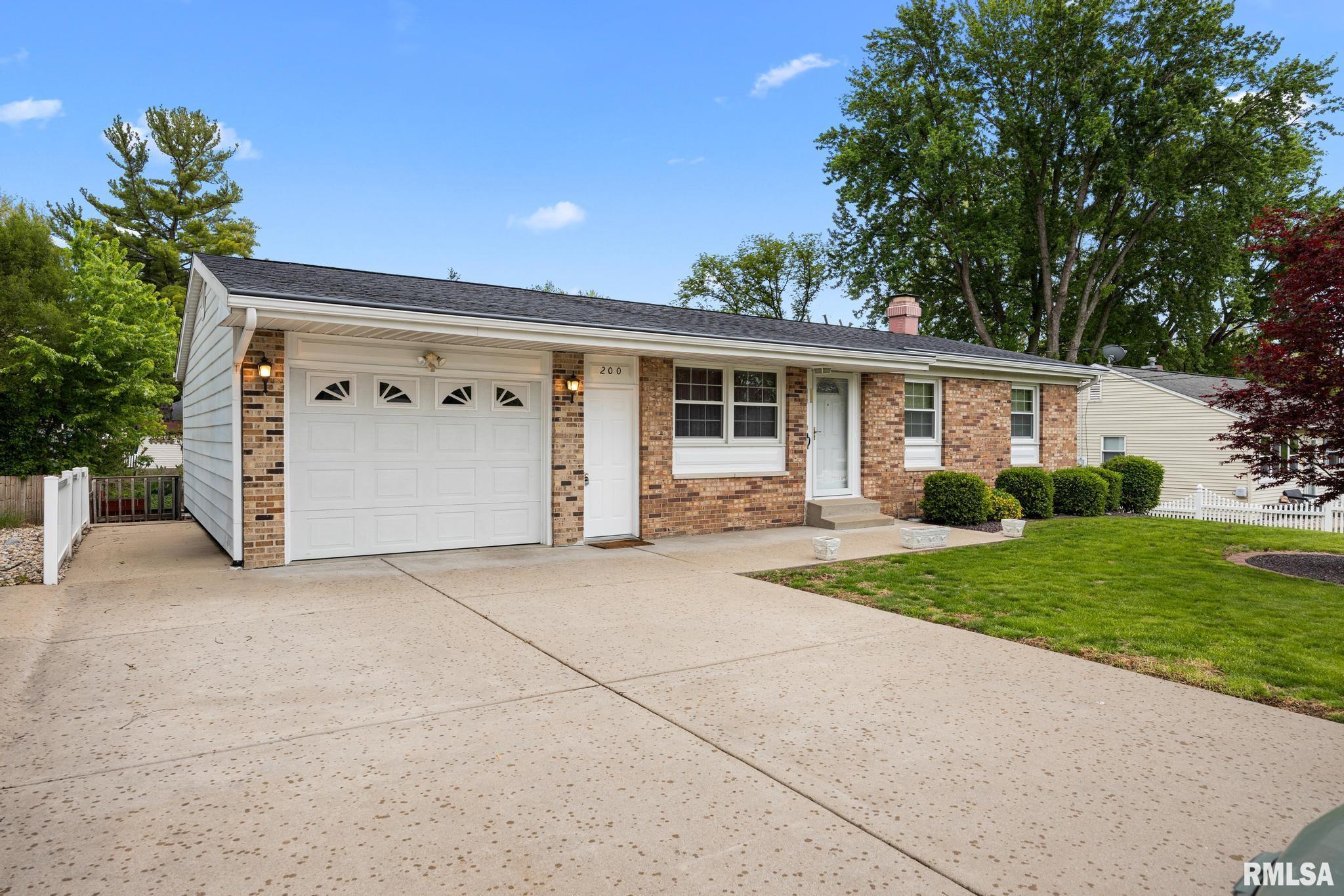 200 Bess Street Washington, IL 61571 - Photo 2 of 31