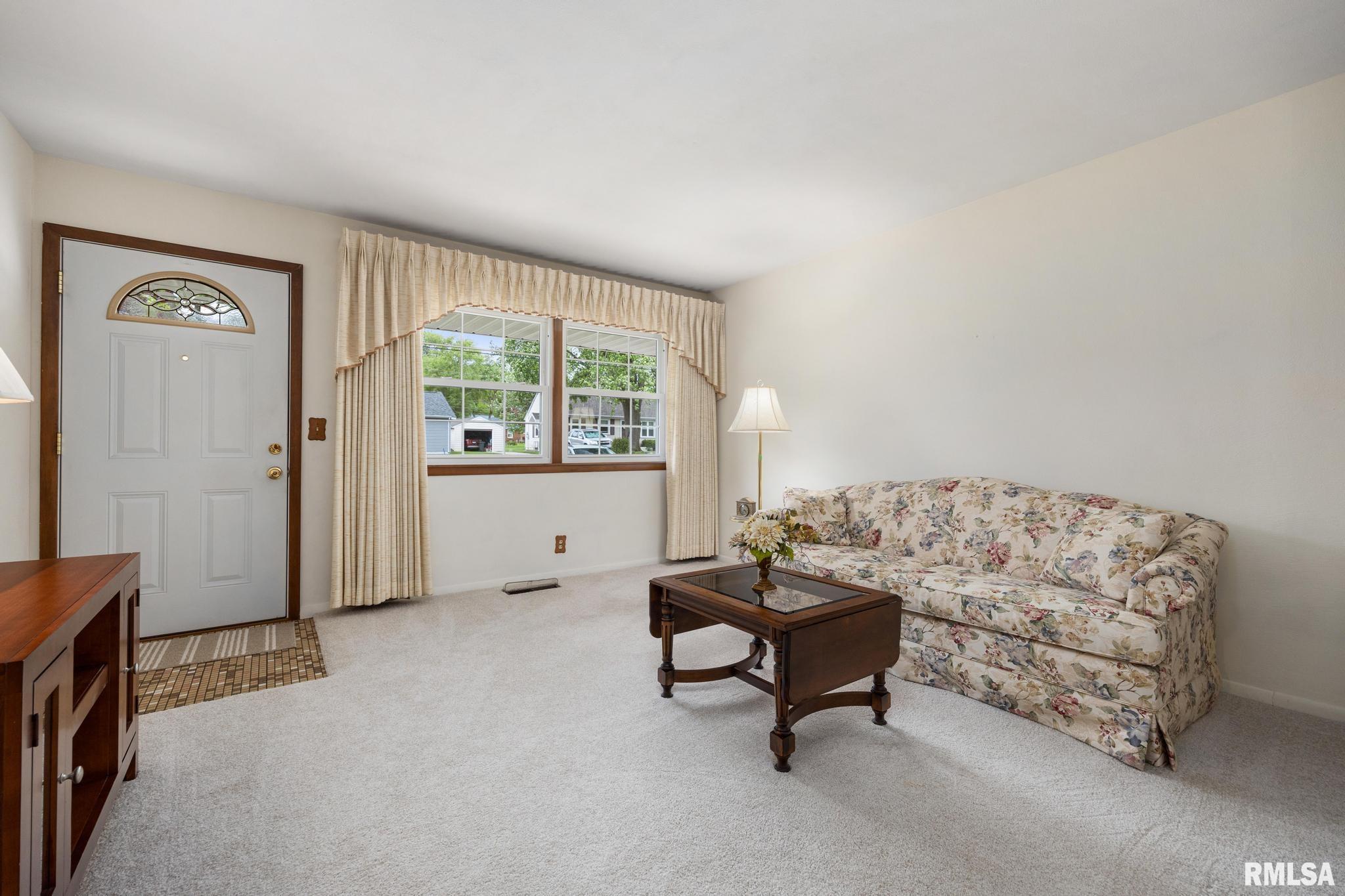 200 Bess Street Washington, IL 61571 - Photo 3 of 31