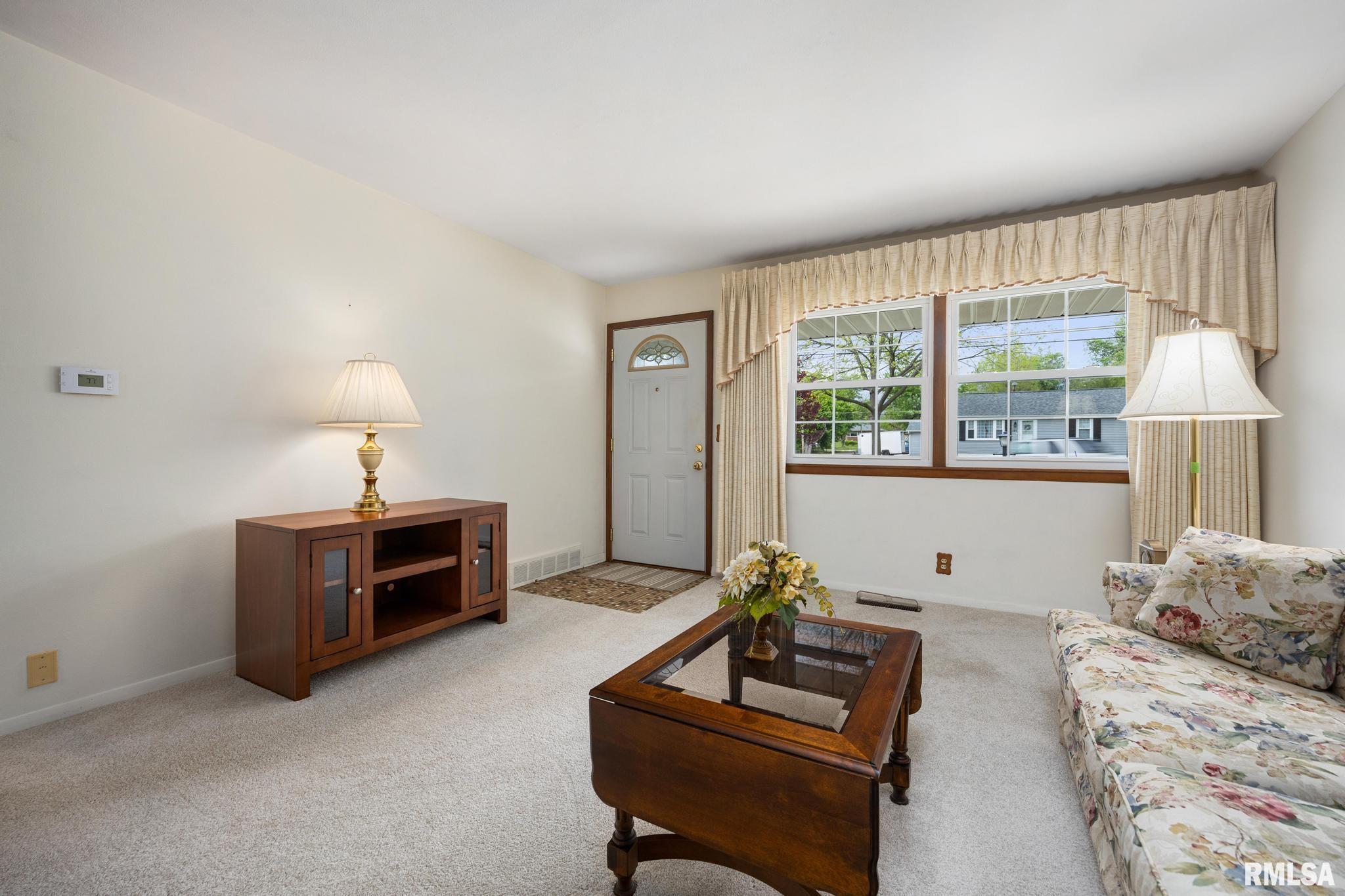 200 Bess Street Washington, IL 61571 - Photo 4 of 31