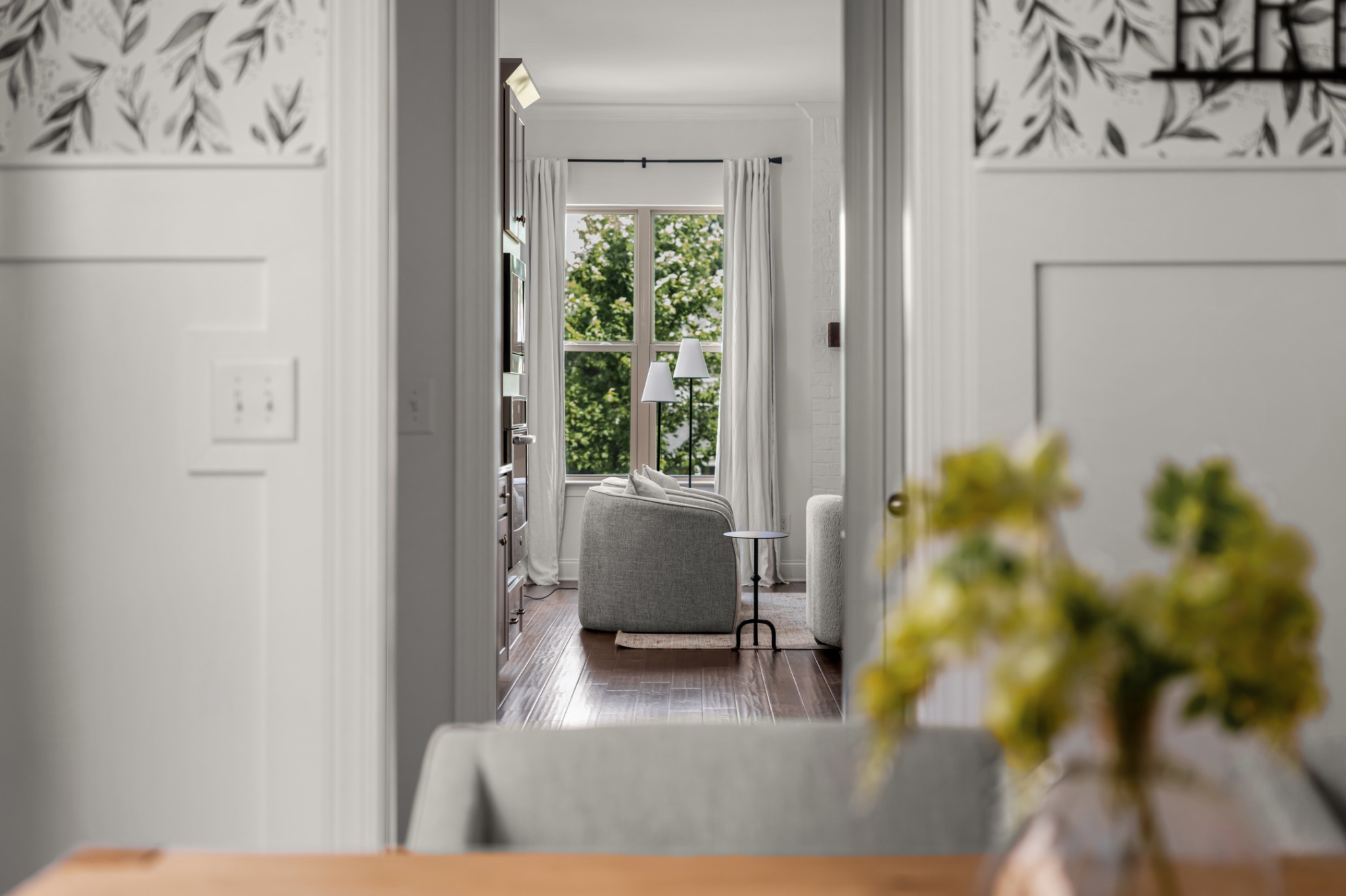449 River Bluff Drive Franklin, TN 37064 - Photo 8 of 51 a living room with furniture and a potted plant