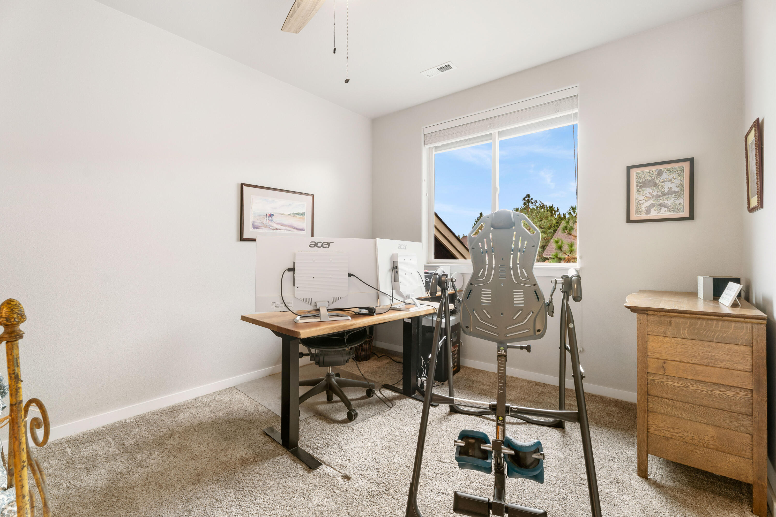 1302 Highland View Loop Redmond, OR 97756 - Photo 27 of 53 Bedroom 3 upstairs.