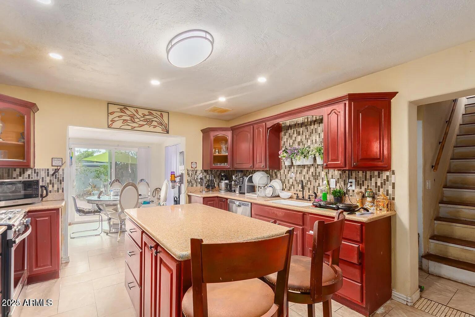 3121 West Greenway Road Phoenix, AZ 85053 - Photo 11 of 32 11 - Kitchen