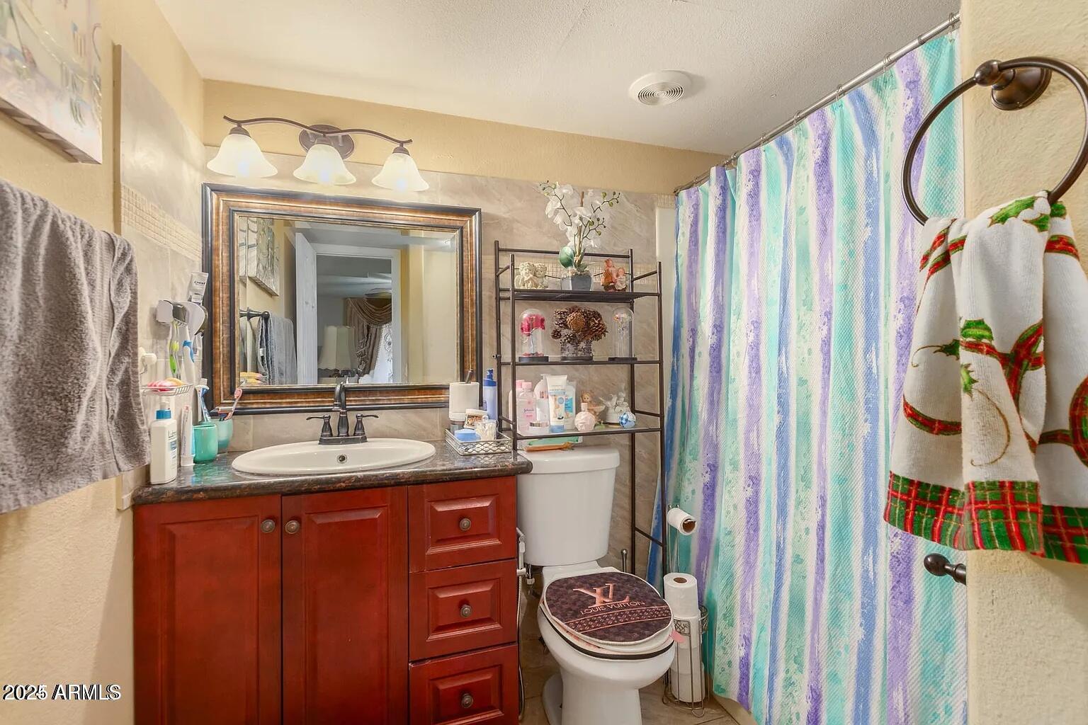 3121 West Greenway Road Phoenix, AZ 85053 - Photo 22 of 32 22 - Bathroom 2