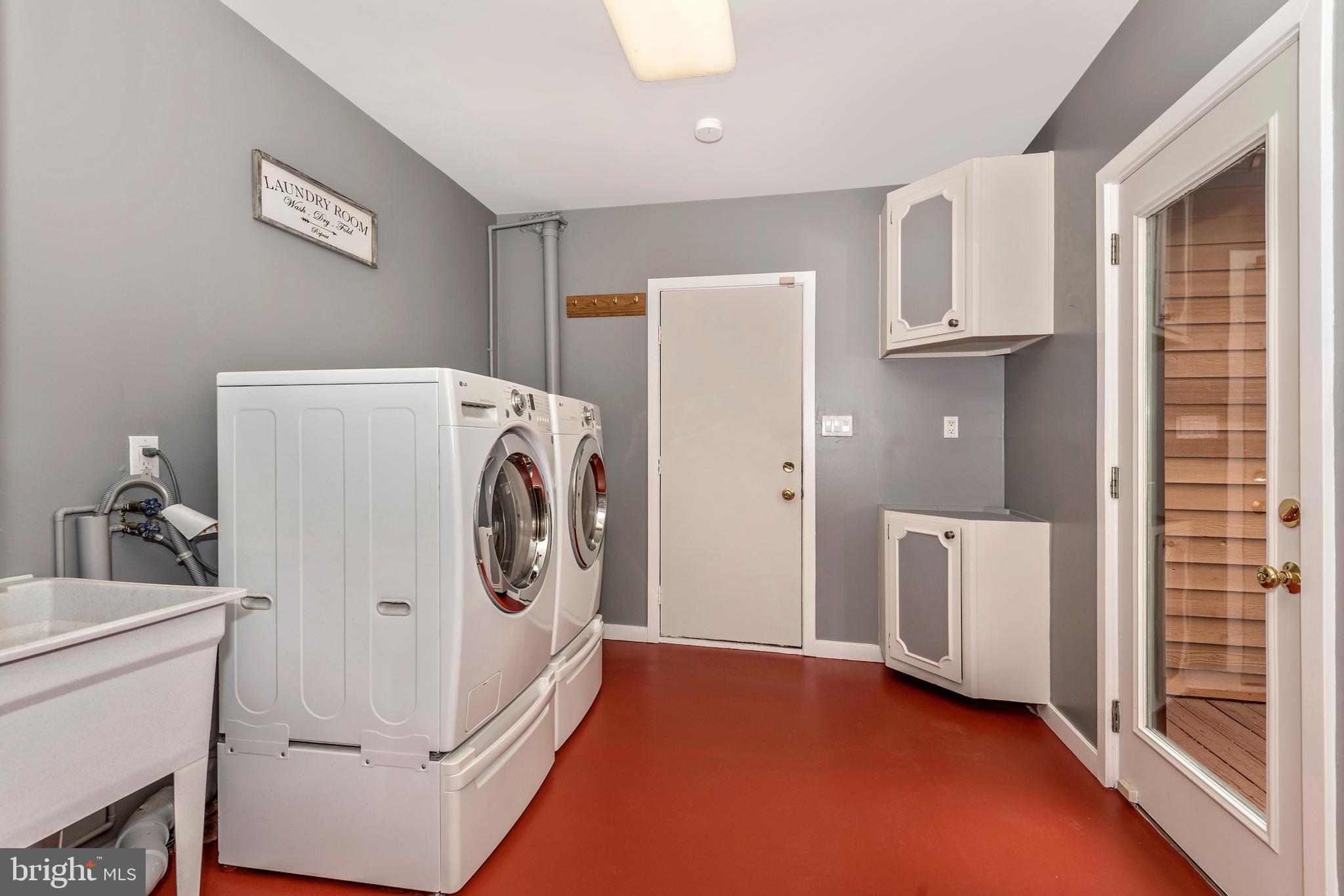 18131 New Cut Road Mount Airy, MD 21771 - Photo 22 of 69 Large main level laundry